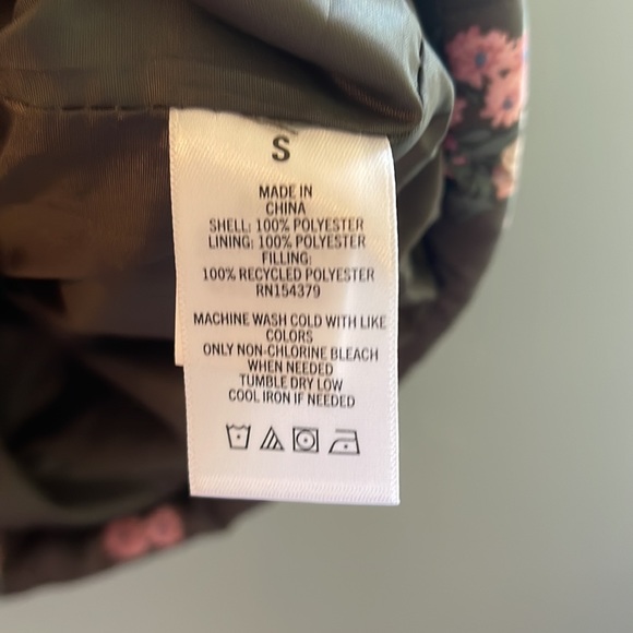 Aeropostale Cropped Puffy Vest - Size S - NWT - Picture 6 of 6